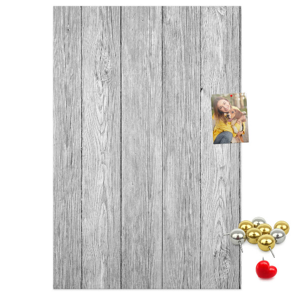 Kurken prikbord met een achtergrond van grijze houten planken