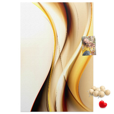 Memobord van kurk met elegante gouden golven op een lichte achtergrond