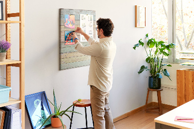 Memobord van kurk in rustieke pastelkleuren