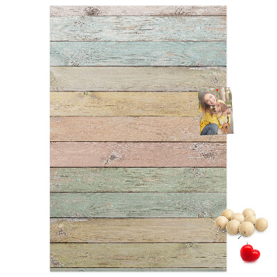 Memobord van kurk in rustieke pastelkleuren