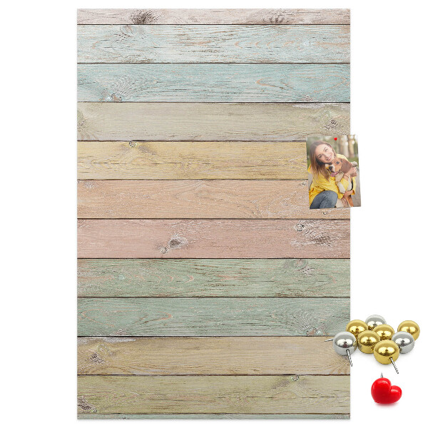 Memobord van kurk in rustieke pastelkleuren