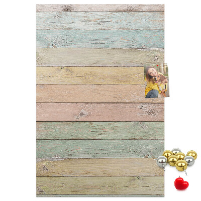 Memobord van kurk in rustieke pastelkleuren