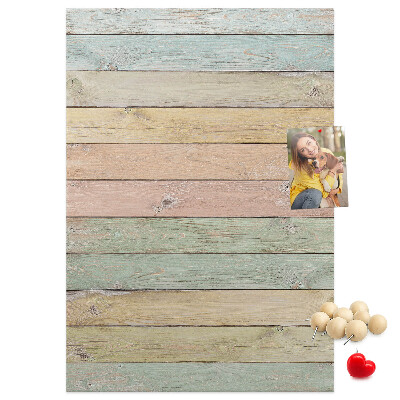 Memobord van kurk in rustieke pastelkleuren