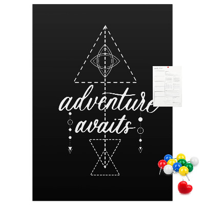 Kurken prikbord met geometrische vormen in een minimalistische stijl
