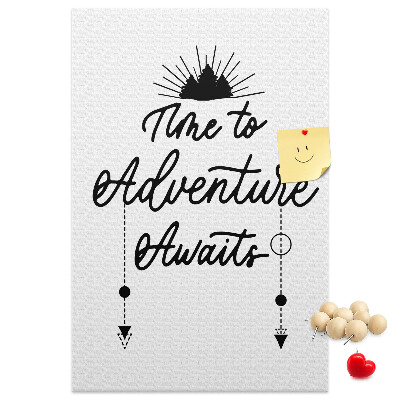 Kurk prikbord met een inspirerende inscriptie over avontuur