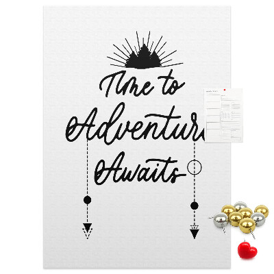 Kurk prikbord met een inspirerende inscriptie over avontuur