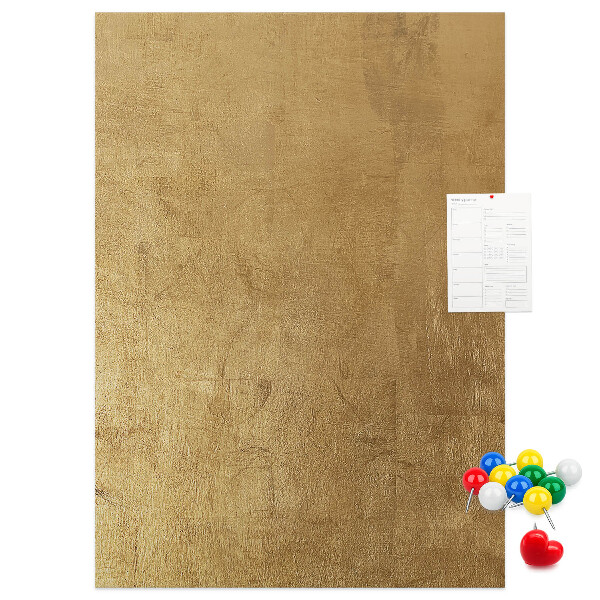 Kurk memobord met goudkleurig papier en gekleurde spelden