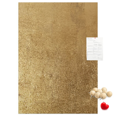 Kurk memobord met goudkleurig papier en gekleurde spelden