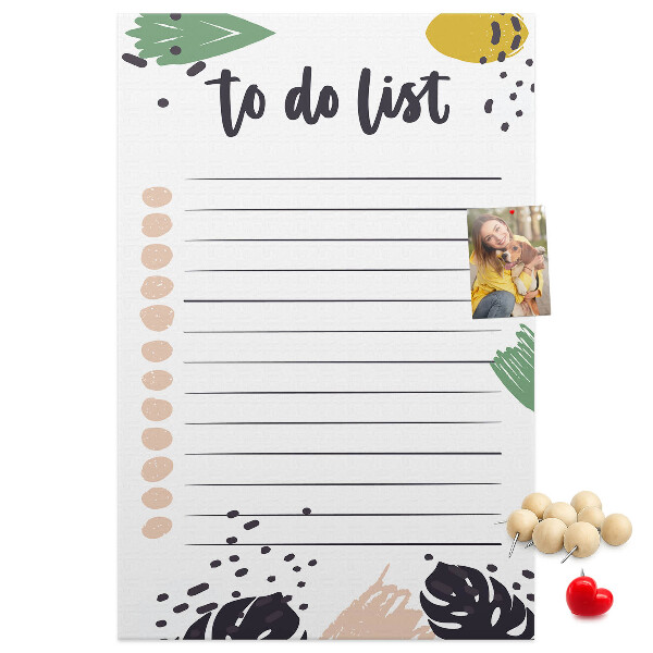 Kurken prikbord met een print van kleurrijke bladeren op een takenlijst