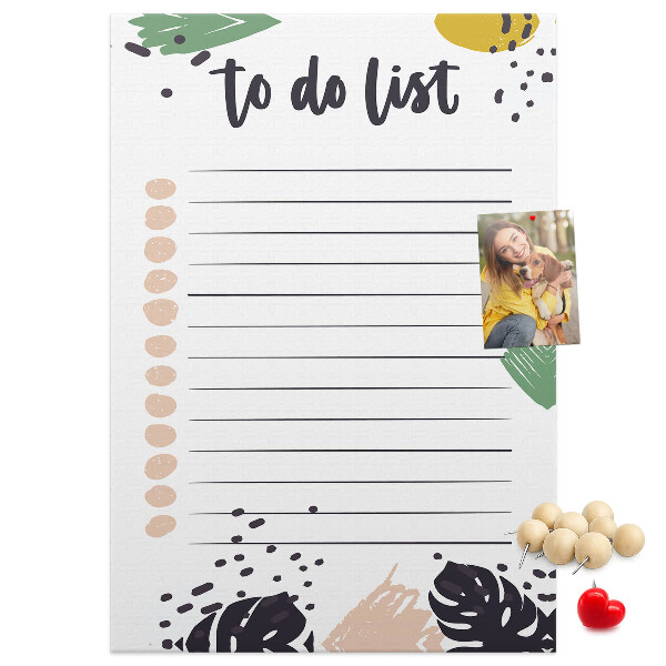 Kurken prikbord met een print van kleurrijke bladeren op een takenlijst