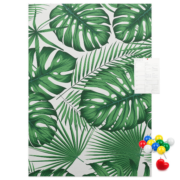 Prikbord van kurk met een print van Monstera-bladeren op een lichte achtergrond
