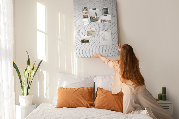 Kurk bedrukken met een monochroom patroon van golvende lijnen