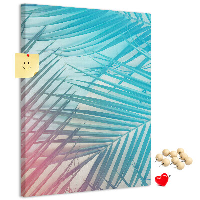 Memobord van kurk met tropische palmbladeren in pasteltinten
