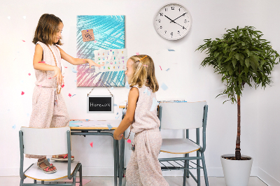 Memobord van kurk met tropische palmbladeren in pasteltinten