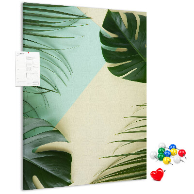 Kurken prikbord met een ontwerp van palmbladeren op een pastelkleurige achtergrond