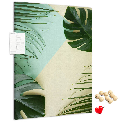 Kurken prikbord met een ontwerp van palmbladeren op een pastelkleurige achtergrond