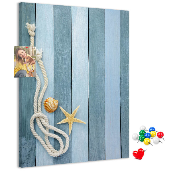 Kurken memobord met een maritieme uitstraling voorzien van blauwe planken en een schelp