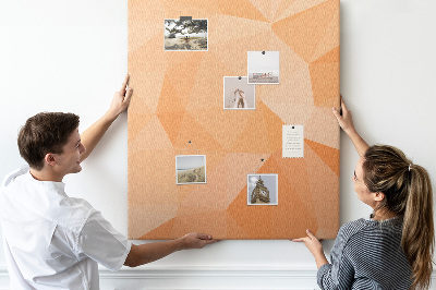 Kurk prikbord met geometrische vormen in oranje en beige tinten