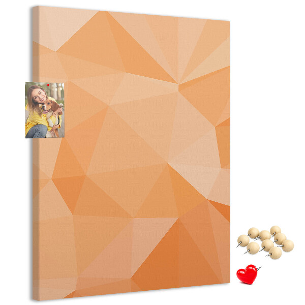 Kurk prikbord met geometrische vormen in oranje en beige tinten