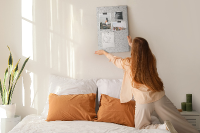 Memobord van kurk met abstracte lijnen en golven op de achtergrond