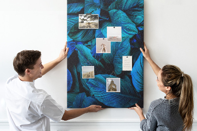 Memobord van kurk met nachtbladeren in verschillende tinten blauw