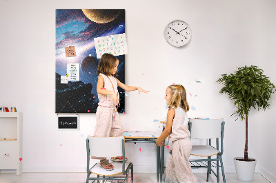 Kurken prikbord met ruimtelandschap met planeten en wolken