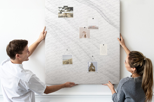 Kurken memobord met elegant grijs marmerpatroon