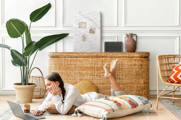 Kurken memobord met elegant grijs marmerpatroon