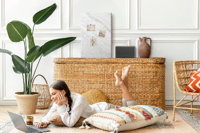 Kurken memobord met elegant grijs marmerpatroon