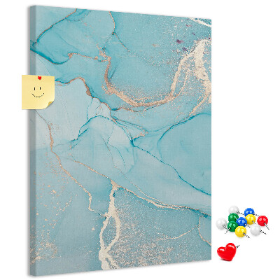 Prikbord van kurk met een hemel in marmerkleuren in verschillende tinten blauw
