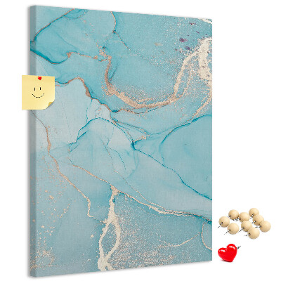 Prikbord van kurk met een hemel in marmerkleuren in verschillende tinten blauw