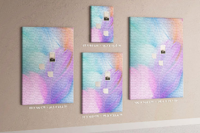 Kurken memobord met fijne veertjes in pastelkleuren
