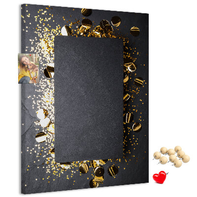 Kurk bedrukken met gouden en zilveren accenten op een zwarte achtergrond