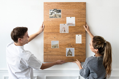 Kurken prikbord met een natuurlijke houten uitstraling in warme tinten