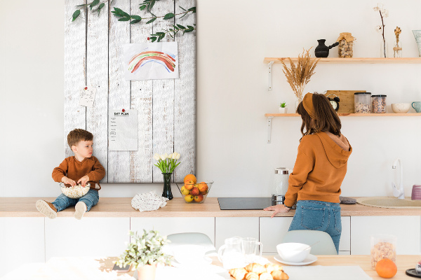 Kurken memobord rustieke planken met delicate takken