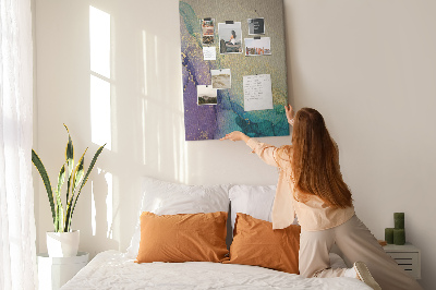 Kurken prikbord met abstract patroon en paarse accenten