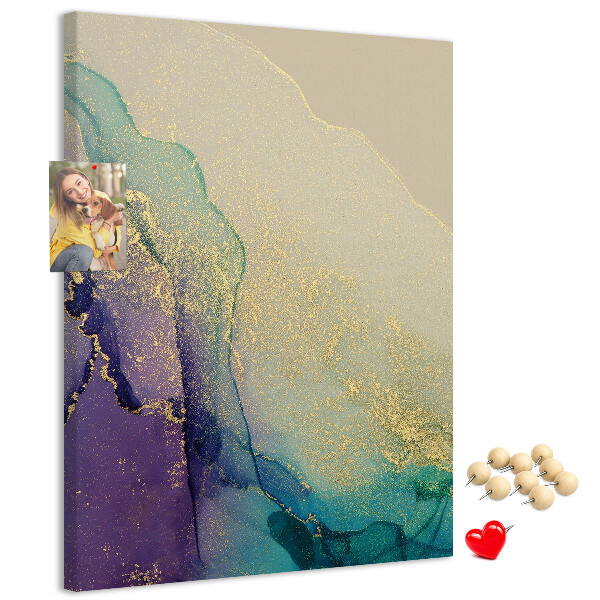 Kurken prikbord met abstract patroon en paarse accenten