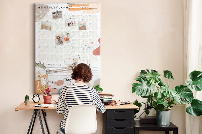 Kurken memobord maandplanner met kleurrijke abstracte vormen