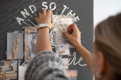 Kurken memobord met vintage bergen en avontuur thema
