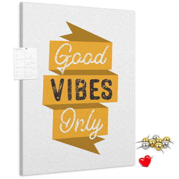 Kurken prikbord met stijlvolle grafische prints en positieve vibes