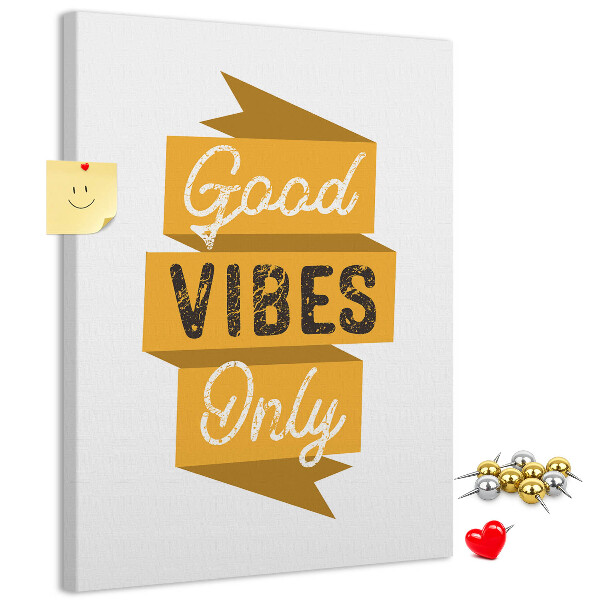 Kurken prikbord met stijlvolle grafische prints en positieve vibes