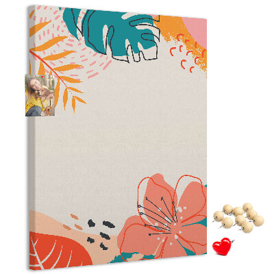 Kurken memobord met een print van tropische bladeren en bloemen in pasteltinten