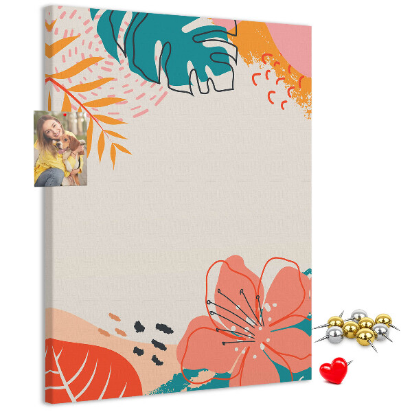 Kurken memobord met een print van tropische bladeren en bloemen in pasteltinten