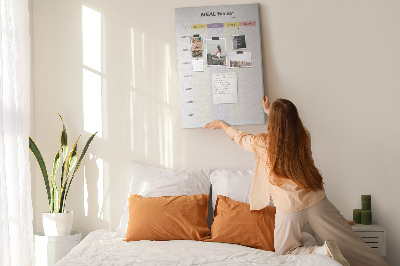 Kurken prikbord met maaltijdplanner voor de hele week