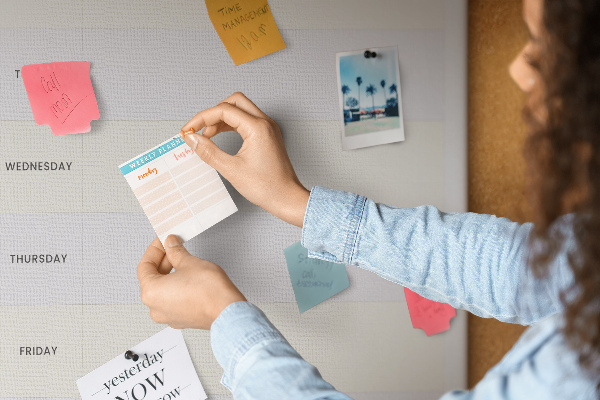 Kurken memobord maaltijdplanner voor de hele week