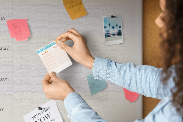 Kurken memobord maaltijdplanner voor de hele week