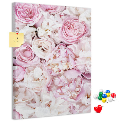 Memobord van kurk met een motief van roze bloemen in een delicate kleurencombinatie
