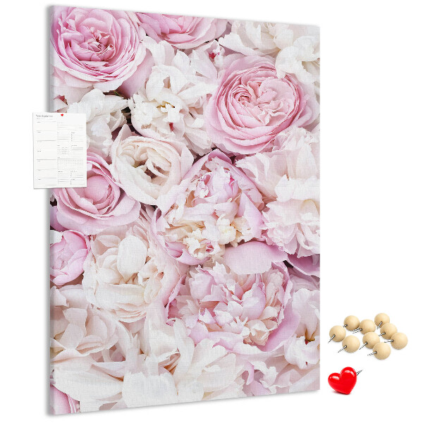 Memobord van kurk met een motief van roze bloemen in een delicate kleurencombinatie