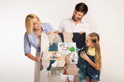 Kurk prikbord met abstracte vlekken in ingetogen kleuren