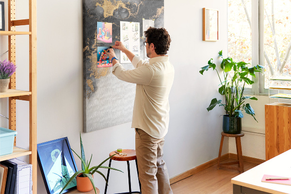 Kurken prikbord abstract patroon met zwart en goud